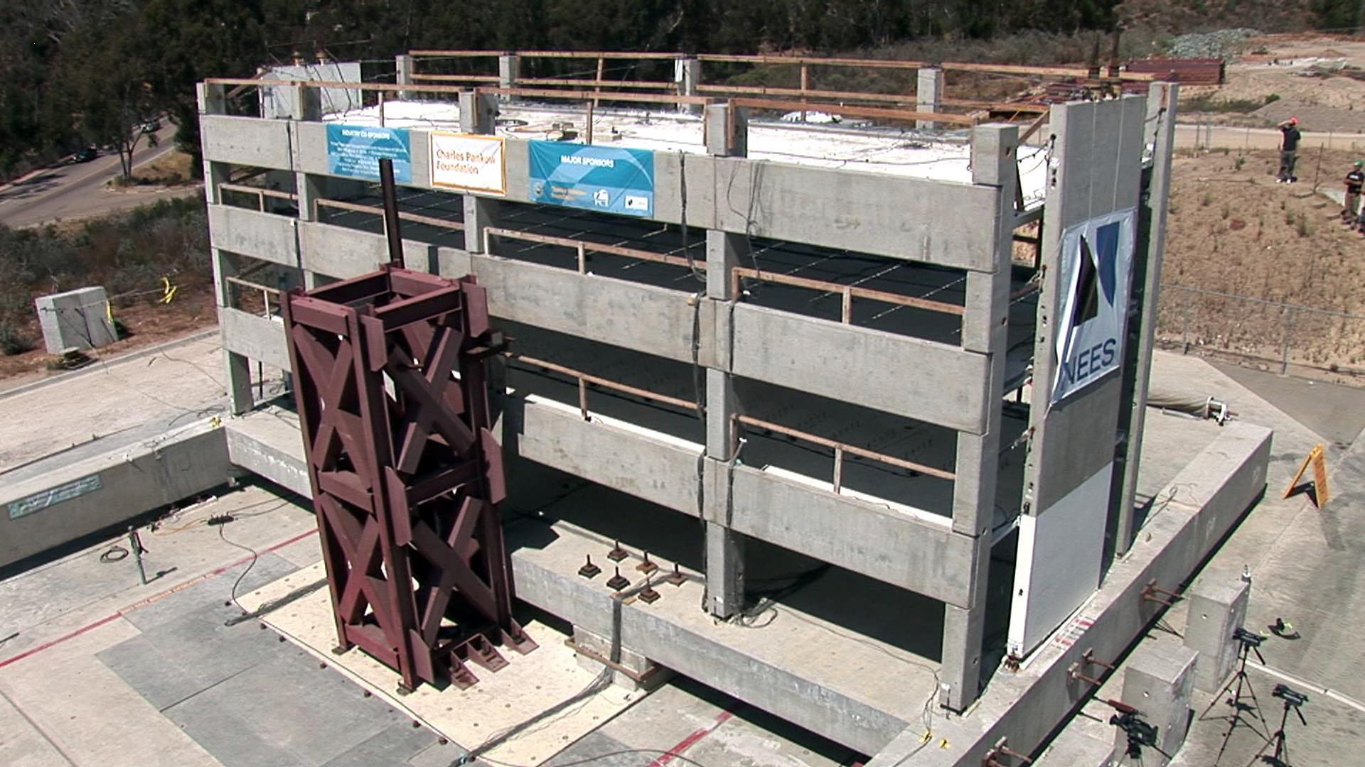 NEESUC San Diego shake table wins Best of What's New award from