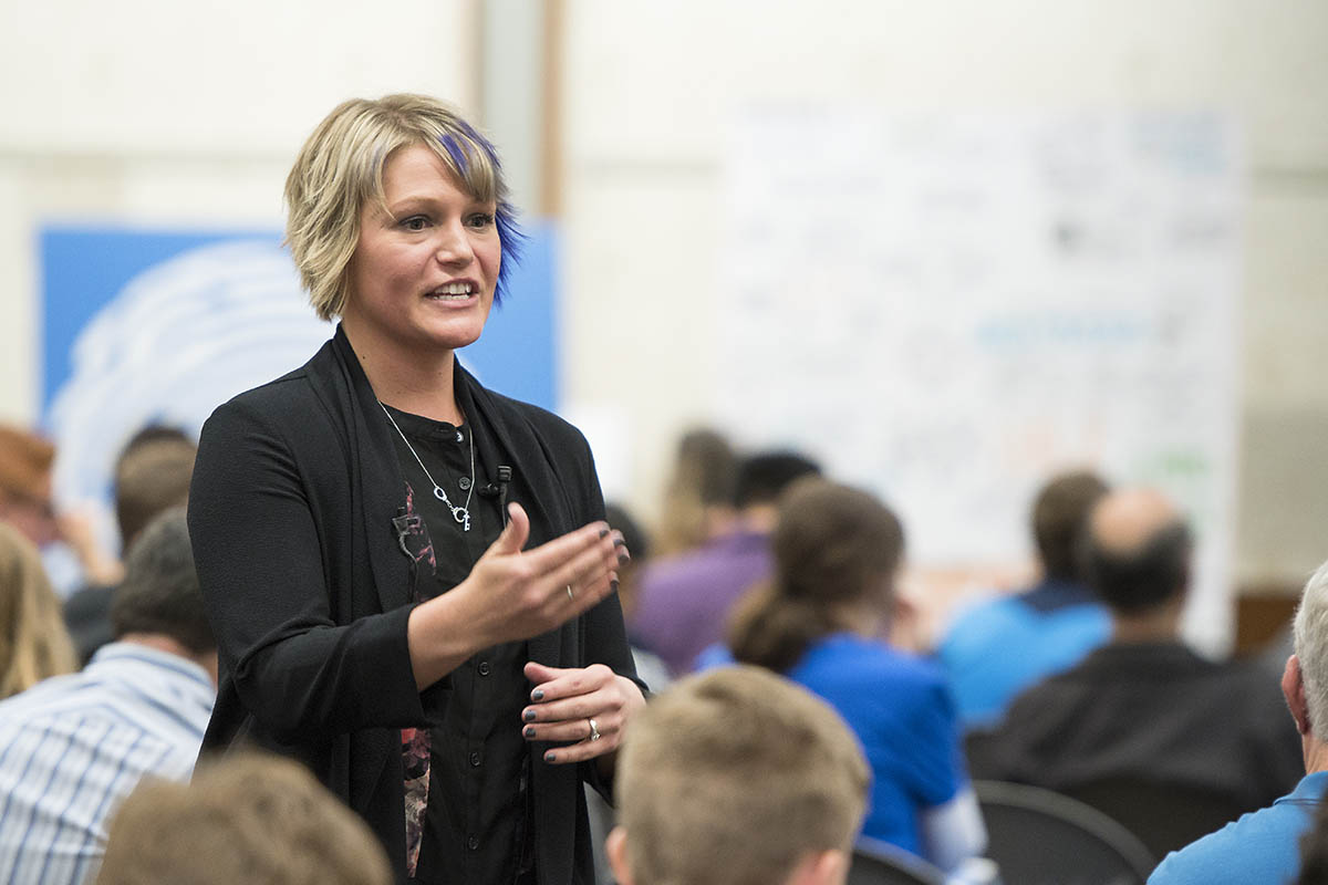 Kate Seigfried-Spellar, 'Witnessing a Rise of Uninhabited Bridges - Meet the Internet Troll'