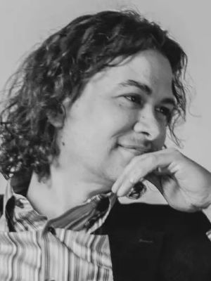 Christopher J Lukasik