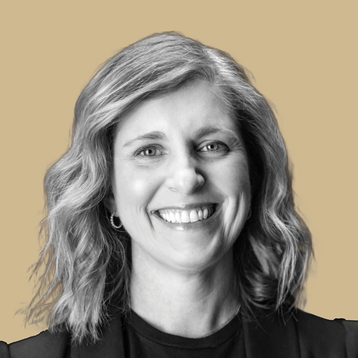 Kelly Hiller headshot