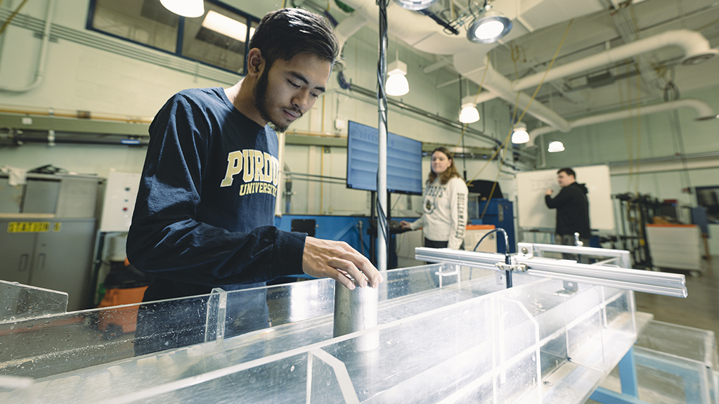 Civil engineer in a wet lab