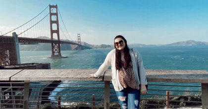 Jessica Mahecha stands in front of the Golden Gate Bridge