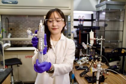 Subin Han holds her new air sampler design in Jae Park's lab.