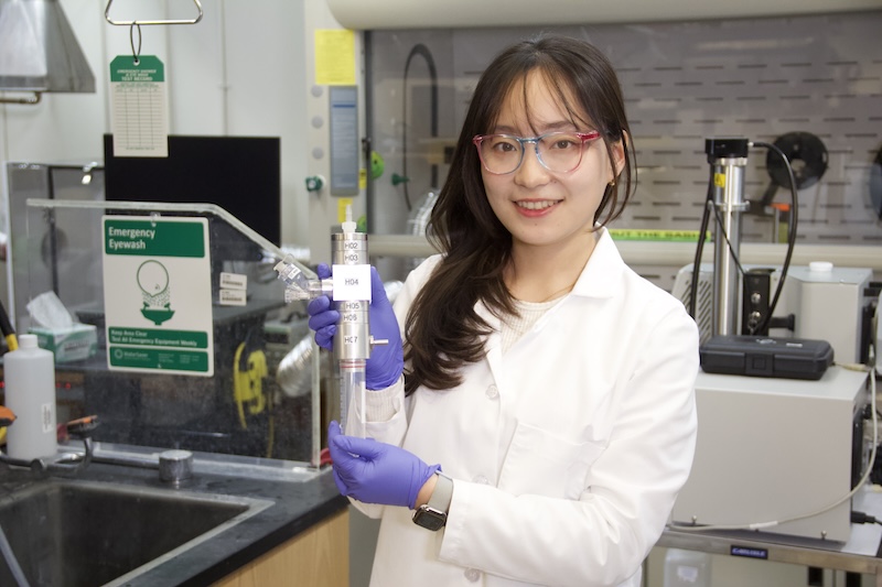 Subin Han holds her new air sampler design in Jae Park's lab.
