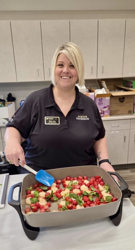 Hillary Macy cooks up a pan of basil, shrimp and tomato pasta.