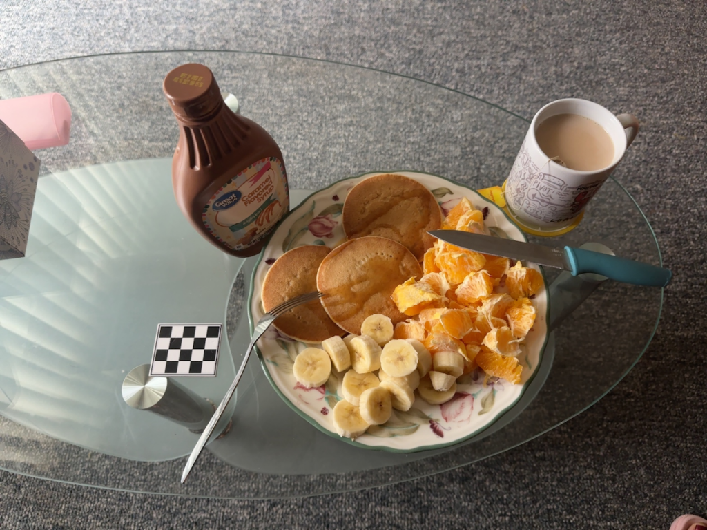 A plate of breakfast foo and a mug of tea is ready to be eaten by a SENSE study participant.