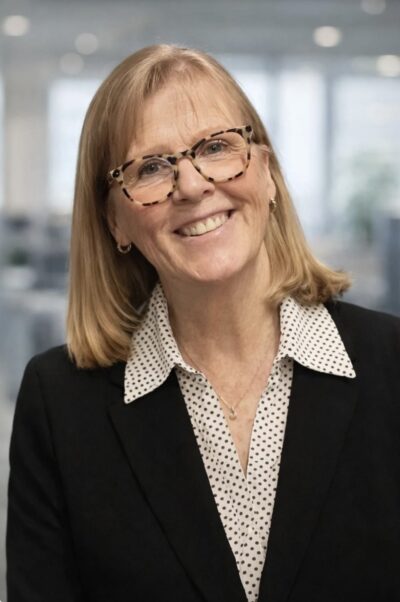 Linda Curley headshot