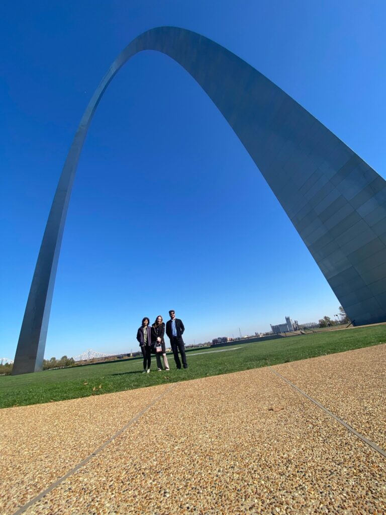 Lily Berry, Kathleen Zapf, and Henrique Feiler standing in front of the St. Louis Arch.