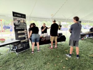 Incoming Freshmen lining up to get swag