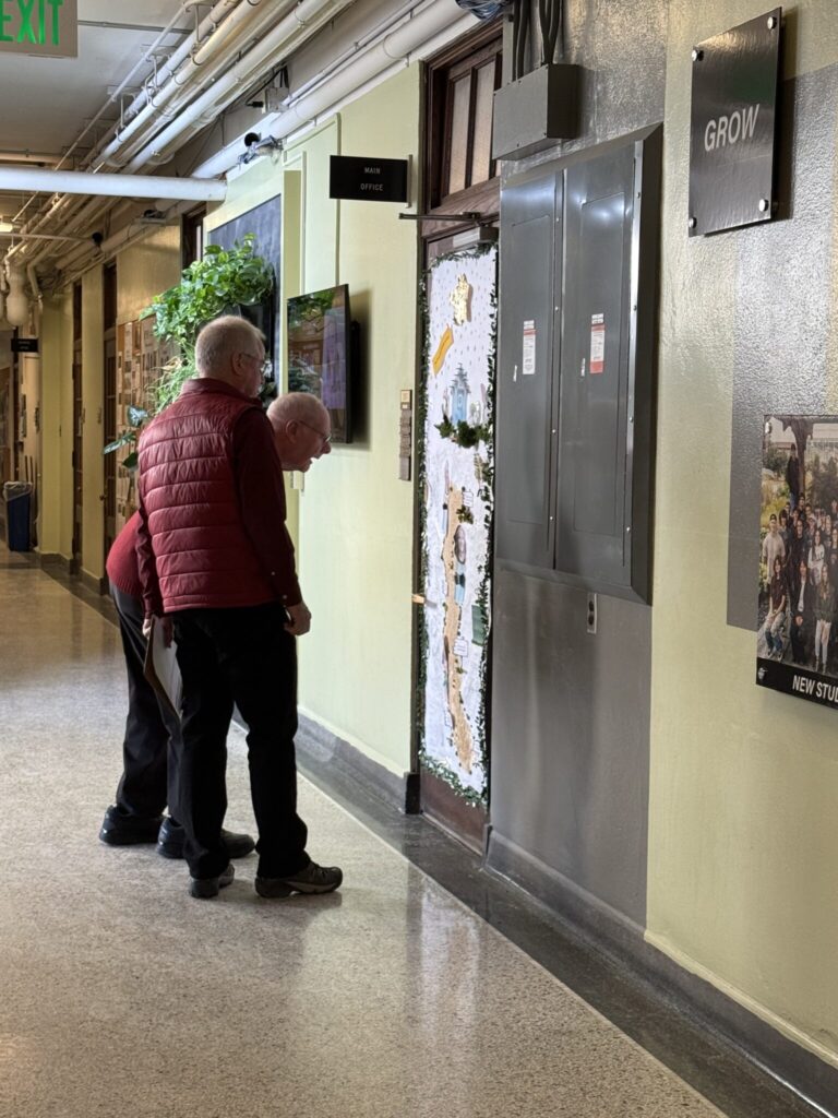 The judges jugding the door.