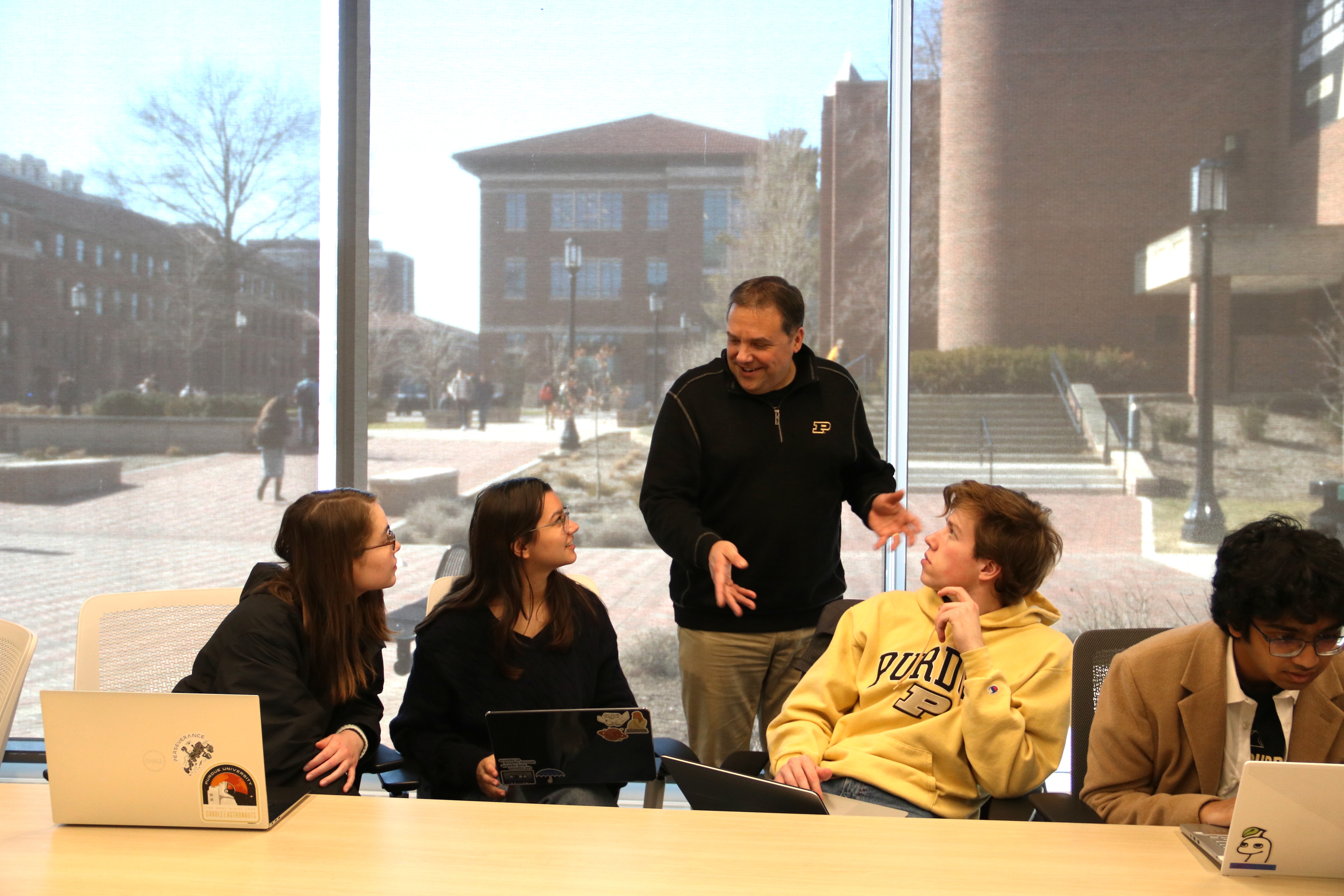 Students with EiR in classroom