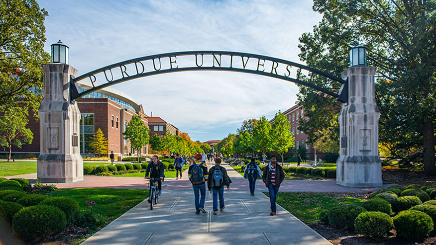 Students walking under Gateway Arch