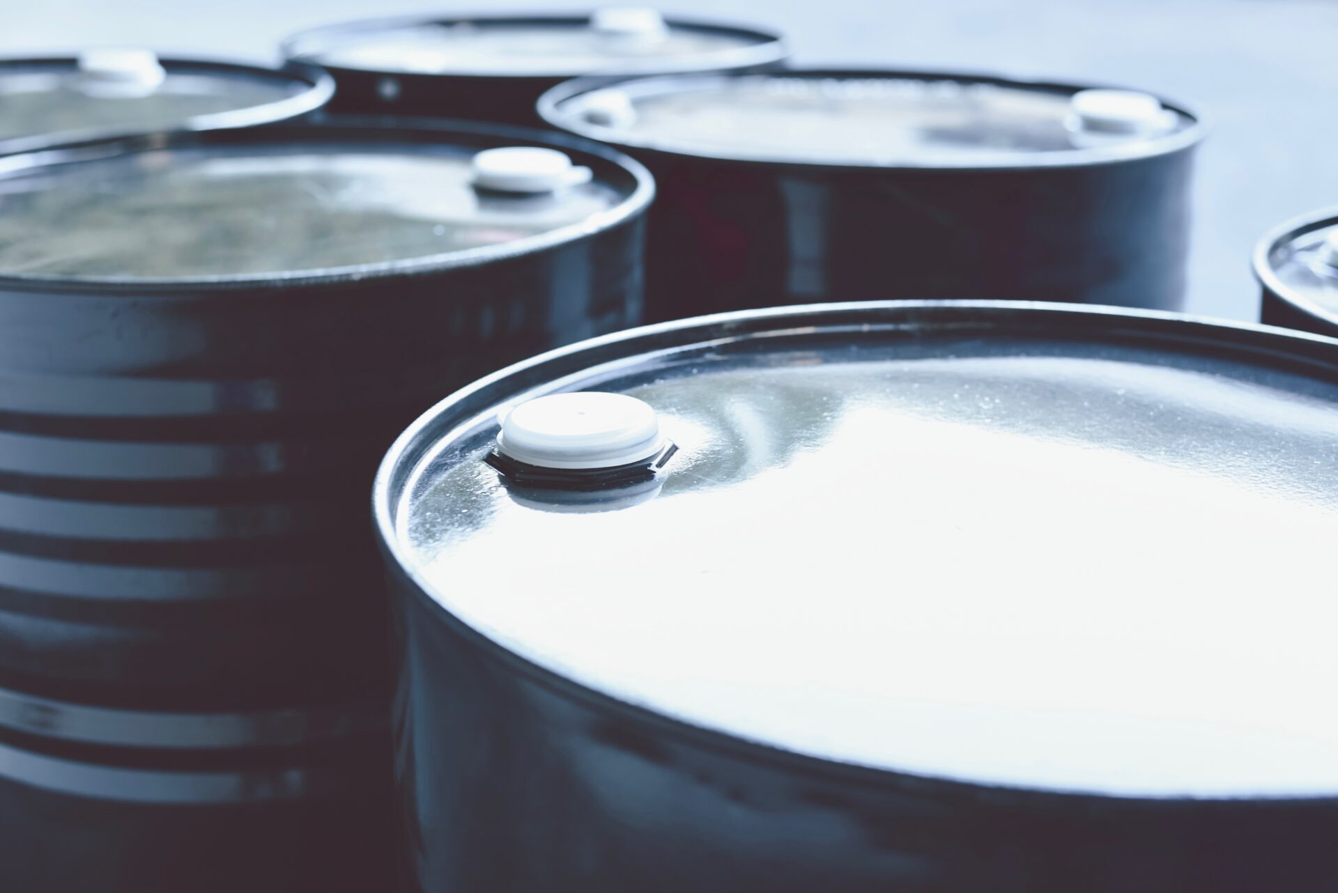 Black Oil Barrels or Steel Industrial Chemical Drums for Petrochemical Industry