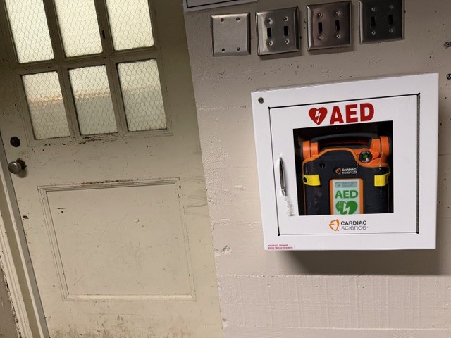 LAMB AED Basement Room
B005
