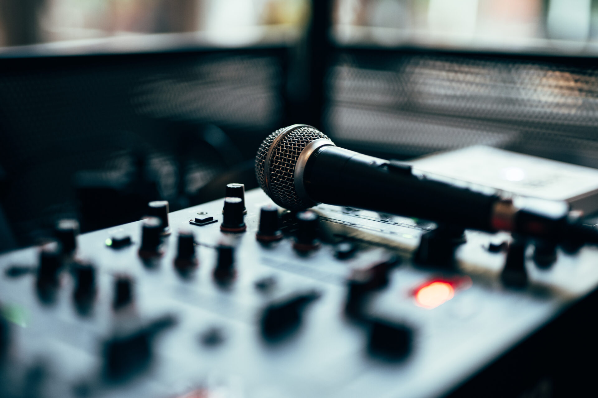 Microphone and sound board