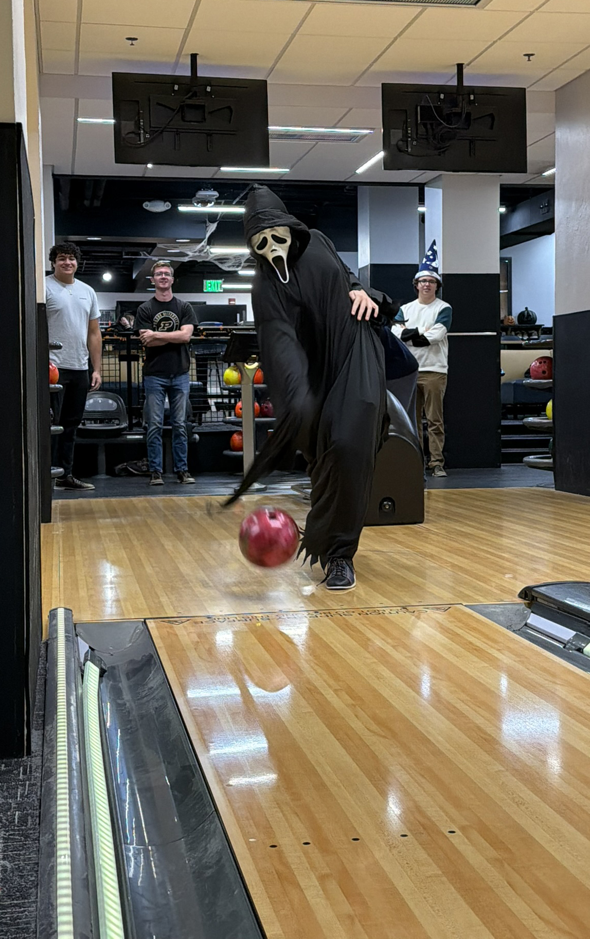Student dressed up in Ghostface costume bowling during Halloweek at Union Rack and Roll.