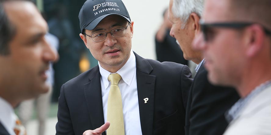 President Chiang speaking with attendees.