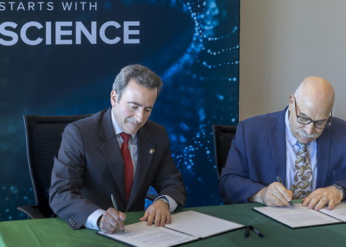 Purdue, Oak Ridge National Laboratory sign MOU to collaborate on key national security research