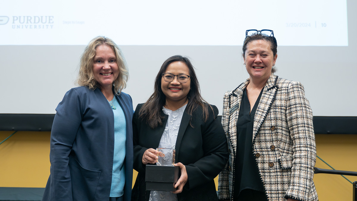 Pam Sari posing with her award alongside Dr. Beth McCuskey and Dr. Heather Servaty-Seib