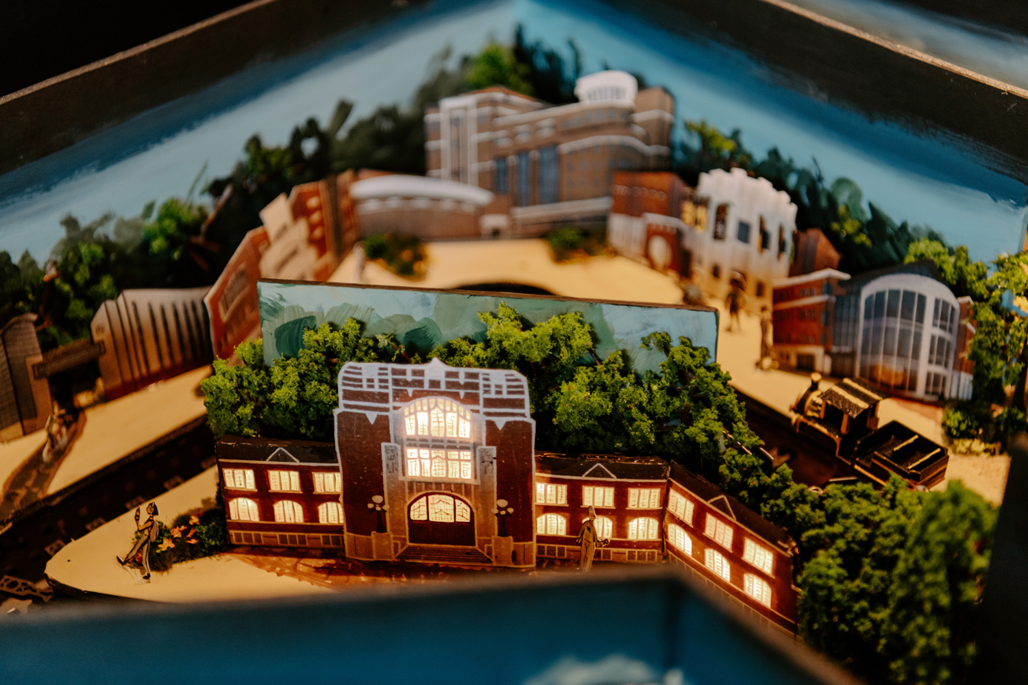 Image showing students gathered in a crowd next to Purdue Pete at Boiler Gold Rush 2023