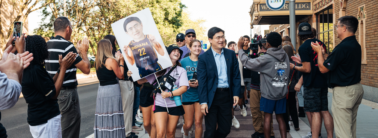 Purdue University President Mung Chiang walks through the BGR Welcome Tunnel with students and orientation Team Leaders.
