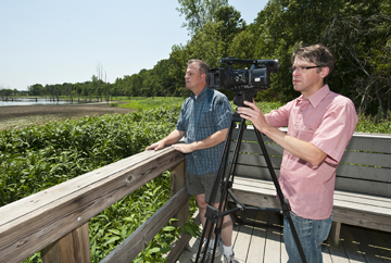 Class turns students into nature documentarians