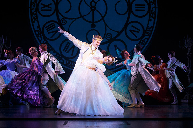 Cinderella dancing with prince