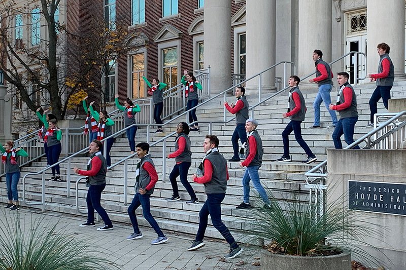 PMO Christmas Show performance on Hovde steps