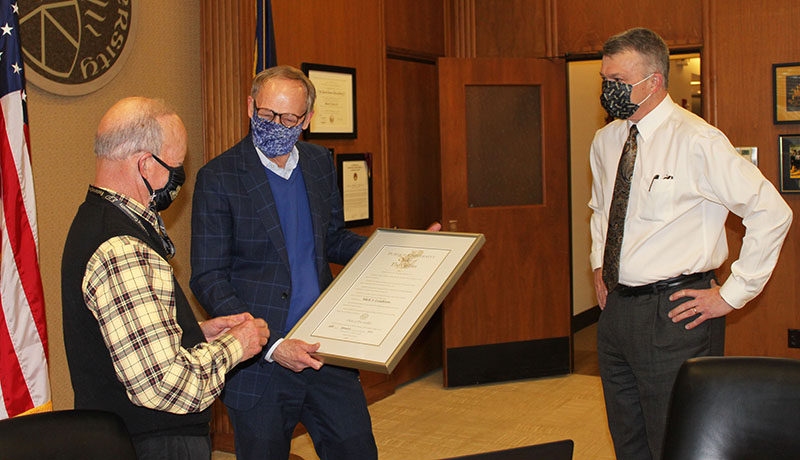 Mitch Daniels, Mark Lundstrom holding award and Jay Akridge