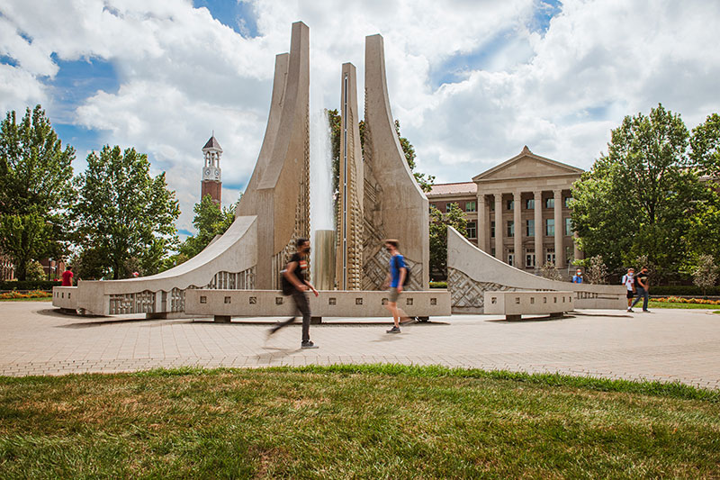 Purdue is transforming the first-year experience for students in science and engineering utilizing digital tools such as machine learning and virtual laboratories. The pilot program was done with support from the Charles Koch Foundation.