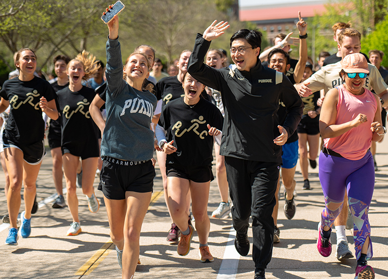 President Chiang with students