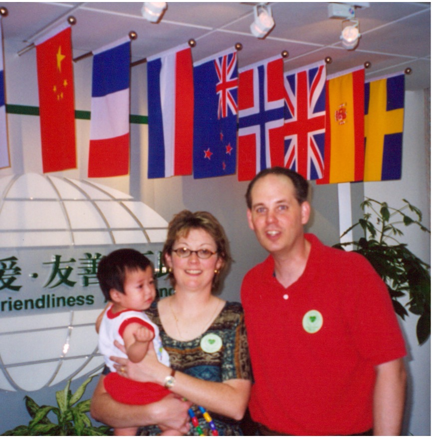 Mary Icenolge as a young child with her parents.