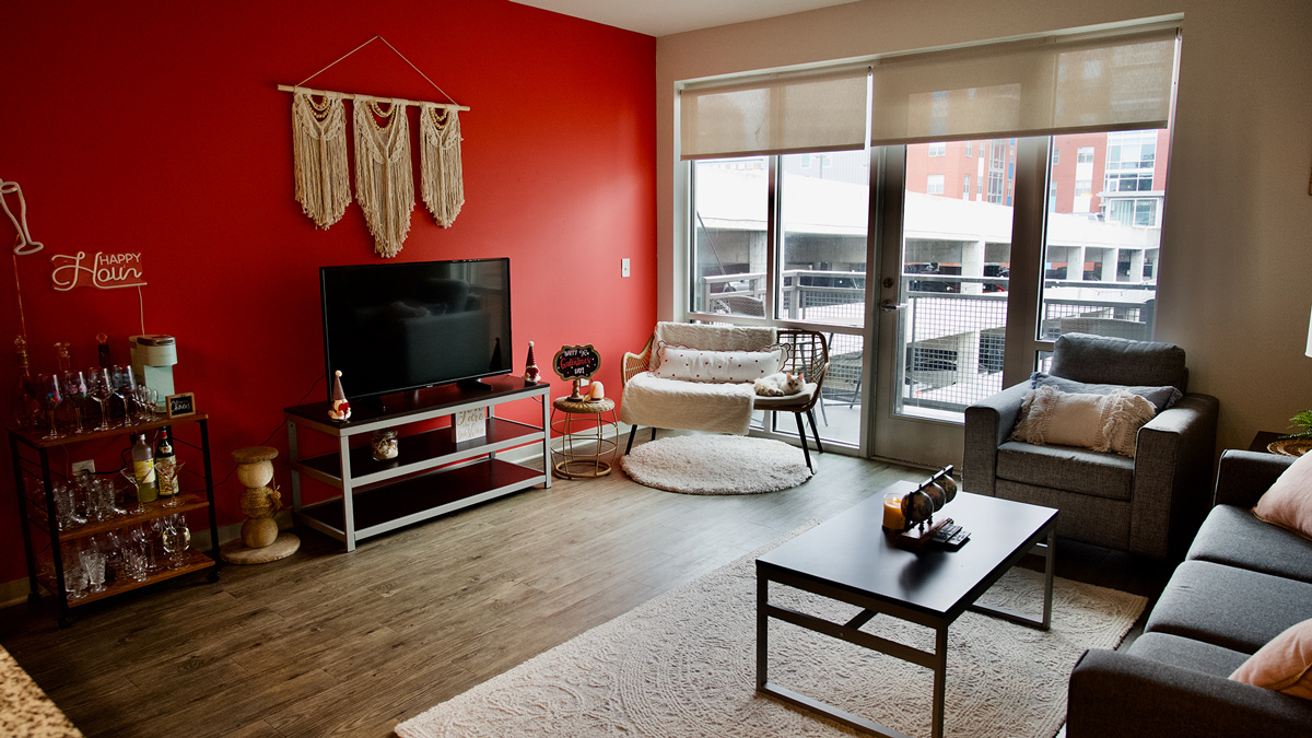 An example of a furnished room with a colored accent wall.